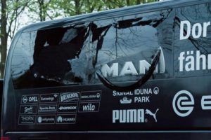 Borussia_Dortmund_buss_april2017_1