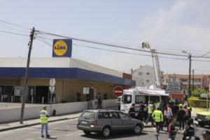 Aircraft crashes into a supermarket in Lisbon