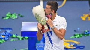 djokovic_cincy_2020_trophy1