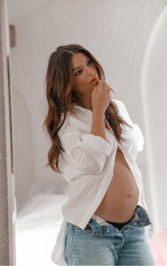 Emily-Ratajkowski-Genesis-Article-Uncropped-10
