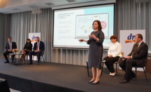 Annual-dm-Press-Conference-768x472