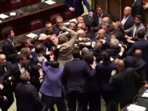 italy-parliament-fight