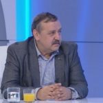 Проф. Кантарджиев със съвет за сезона на вирусите: Ходете от слънчевата страна на тротоара